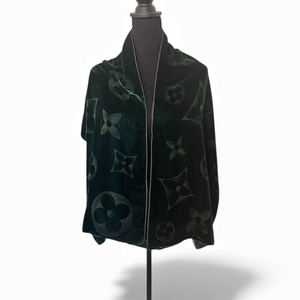 Authentic Louis Vuitton Green Velvet Scarf comes with LV box - Picture 1 of 11